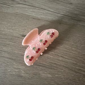 Cherry claw clip